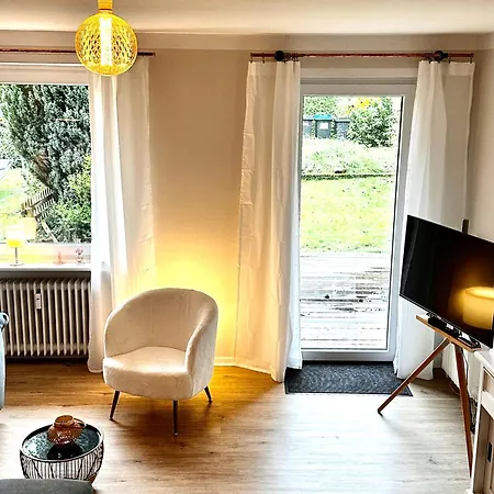 Apartment Gemuetliche In Mit Eigenem Garten *